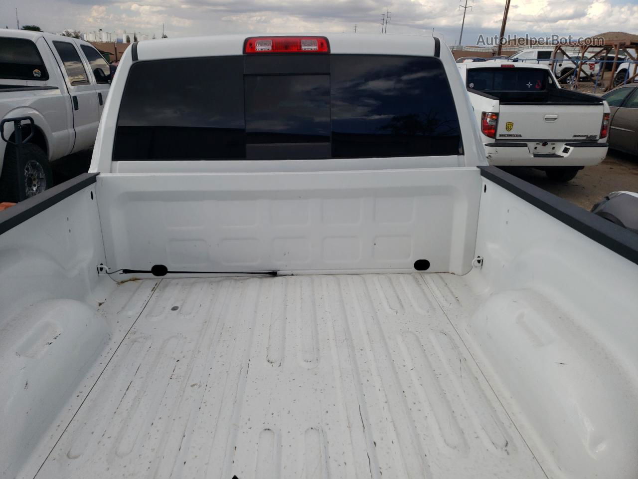 2019 Ram 1500 Classic Tradesman White vin: 3C6JR6AT8KG564166