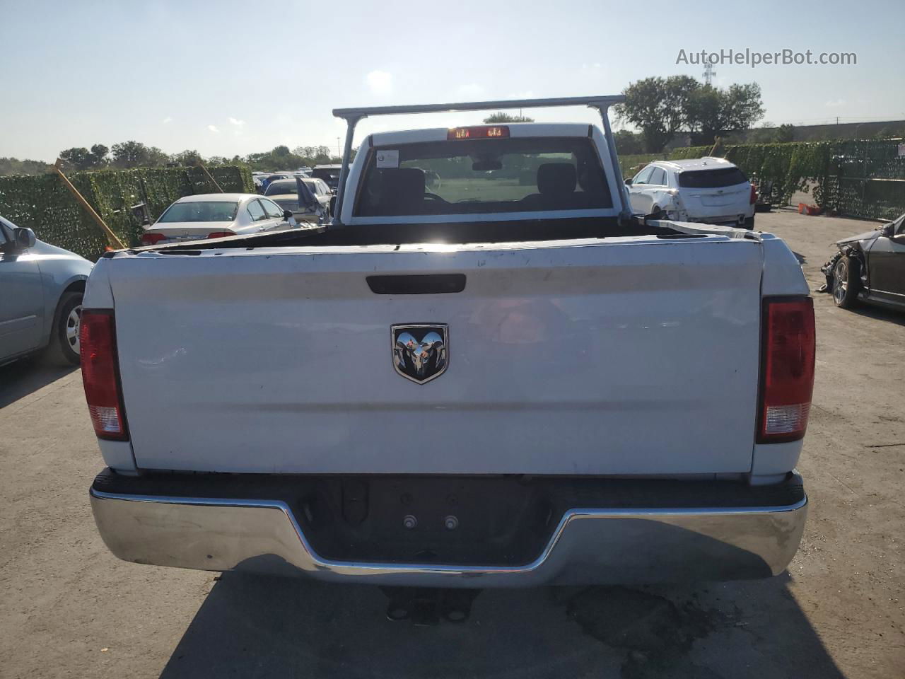 2019 Ram 1500 Classic Tradesman White vin: 3C6JR6DG2KG507427