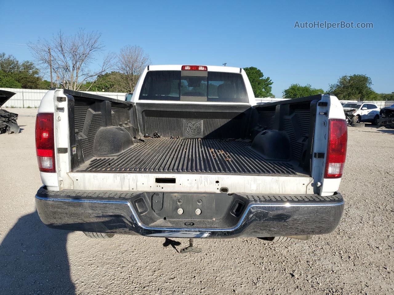 2020 Ram 1500 Classic Tradesman White vin: 3C6JR6DT2LG143962