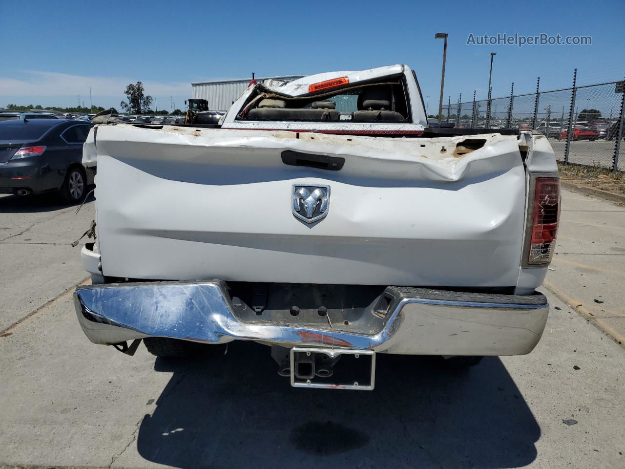 2012 Dodge Ram 2500 St Белый vin: 3C6UD5HL1CG281587