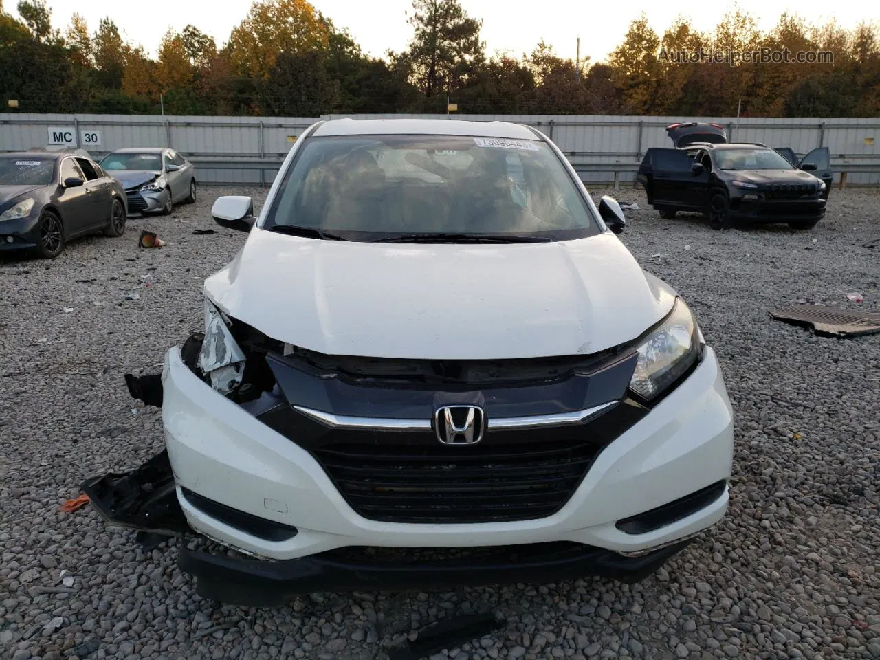 2018 Honda Hr-v Lx White vin: 3CZRU5H3XJM717392