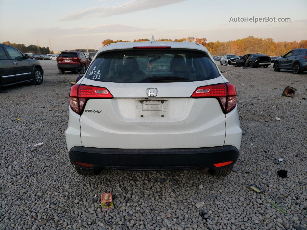 2018 Honda Hr-v Lx White vin: 3CZRU5H3XJM717392