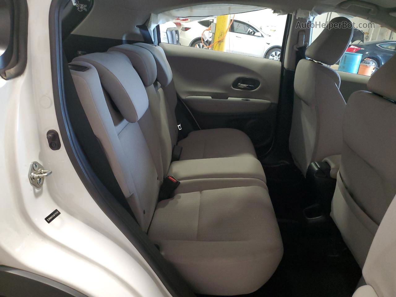 2018 Honda Hr-v Lx White vin: 3CZRU6H33JM728269