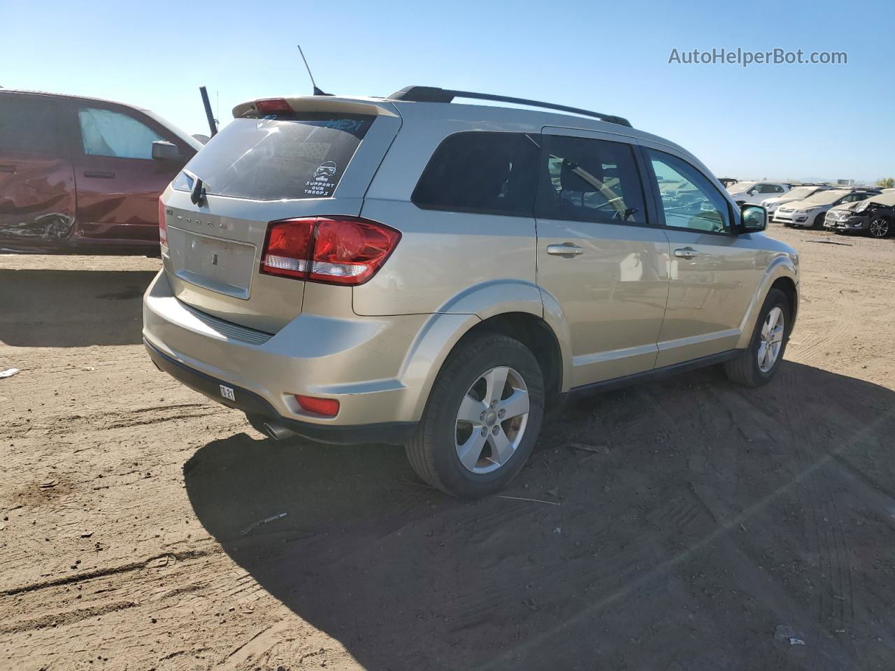 2011 Dodge Journey Mainstreet Gold vin: 3D4PH1FG2BT555185