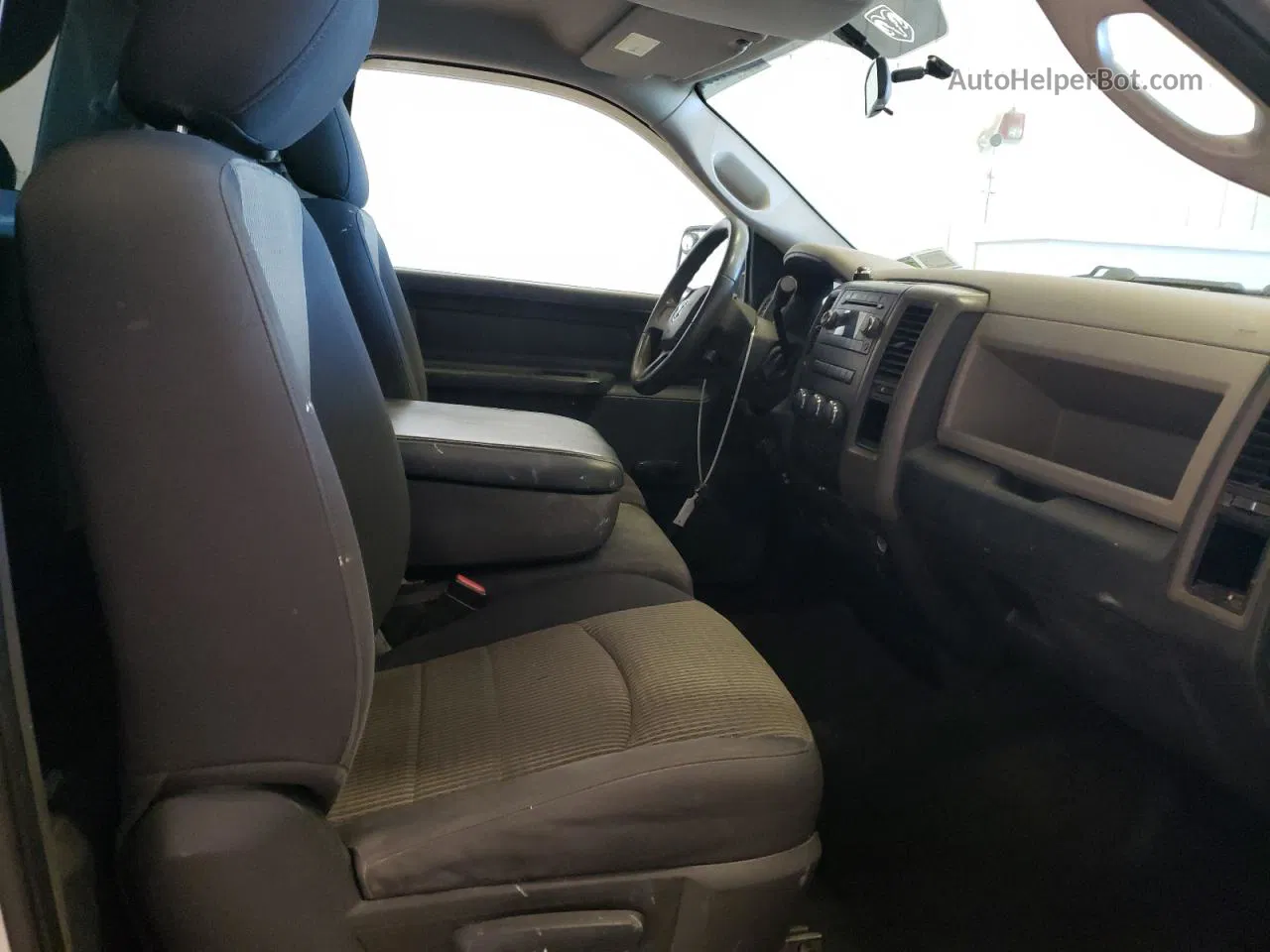 2010 Dodge Ram 1500  Серебряный vin: 3D7JB1EK1AG103171