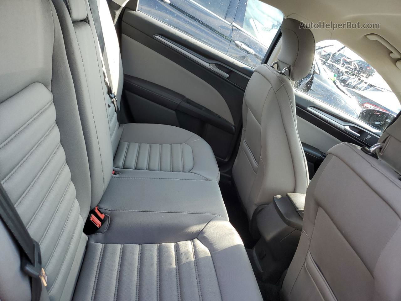 2014 Ford Fusion S Серебряный vin: 3FA6P0G70ER394802