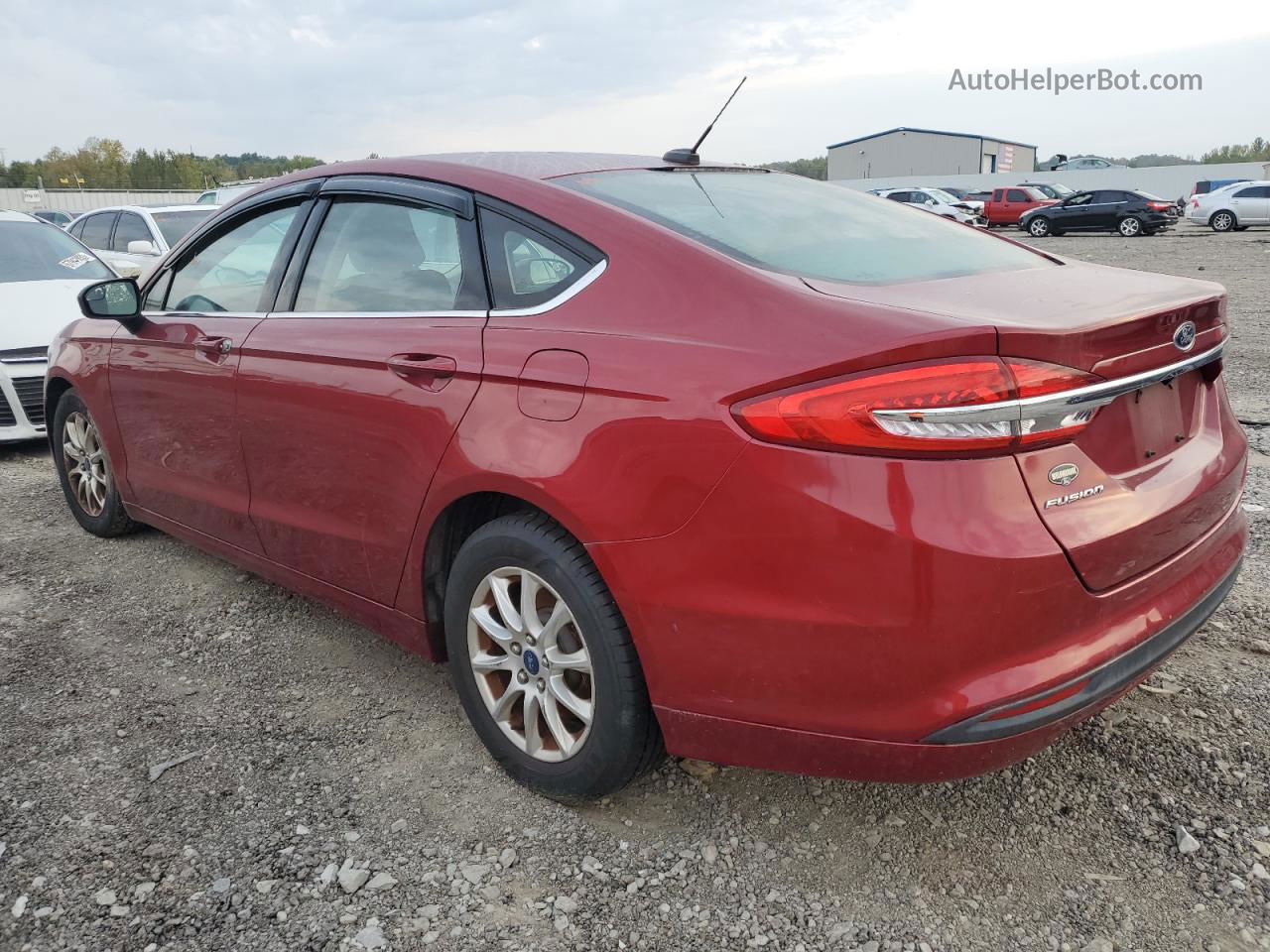 2017 Ford Fusion S Красный vin: 3FA6P0G72HR138567