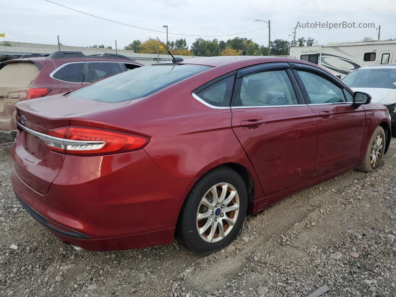 2017 Ford Fusion S Красный vin: 3FA6P0G72HR138567