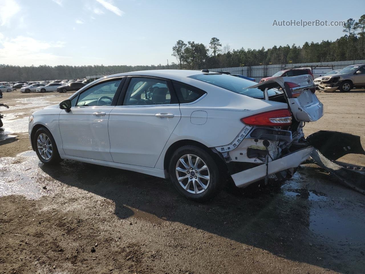 2018 Ford Fusion S White vin: 3FA6P0G72JR125467