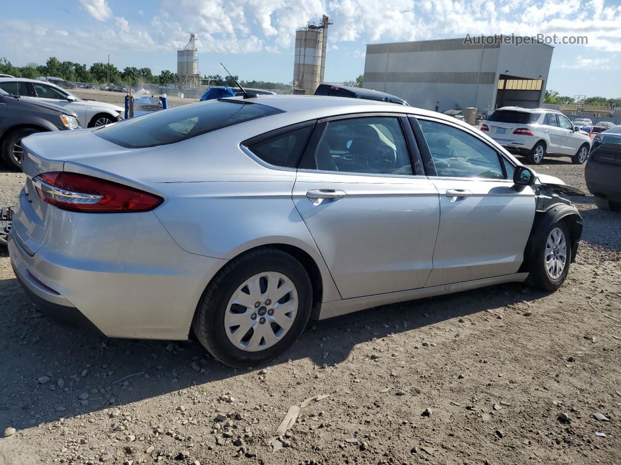 2019 Ford Fusion S Серебряный vin: 3FA6P0G74KR268485