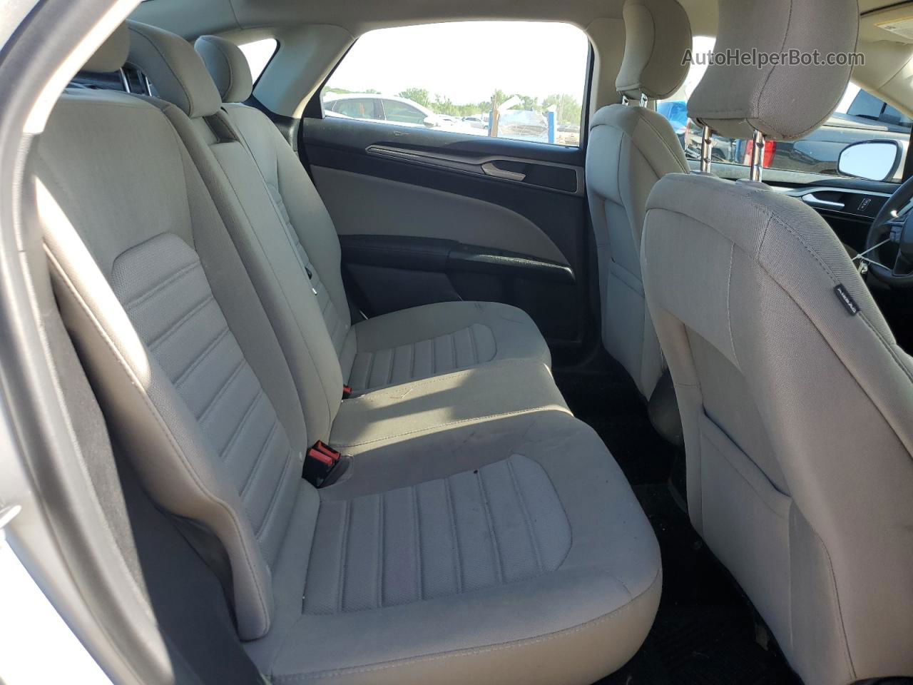 2019 Ford Fusion S Серебряный vin: 3FA6P0G74KR268485