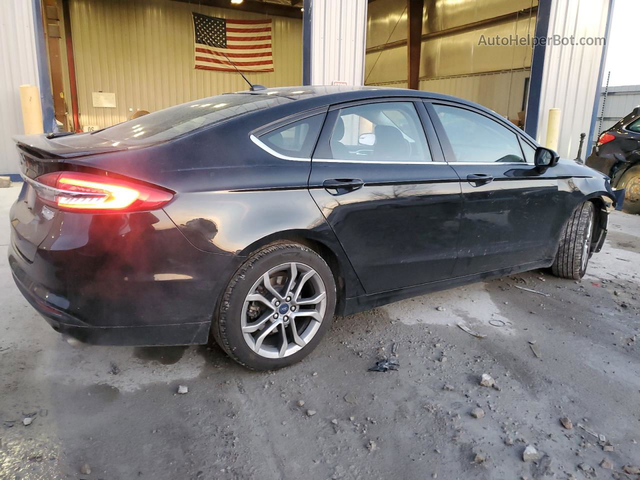 2017 Ford Fusion S Черный vin: 3FA6P0G77HR304985