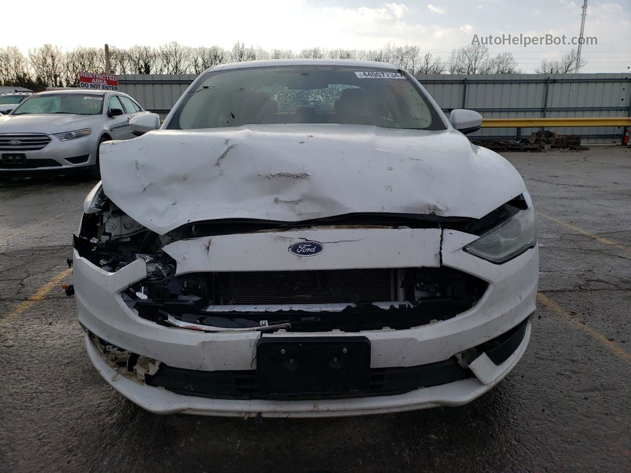 2018 Ford Fusion S Белый vin: 3FA6P0G77JR231901