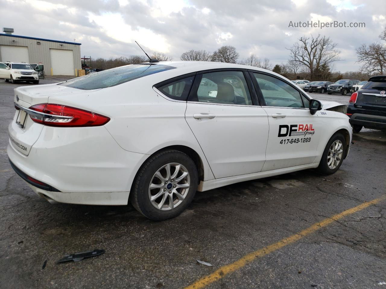 2018 Ford Fusion S White vin: 3FA6P0G77JR231901