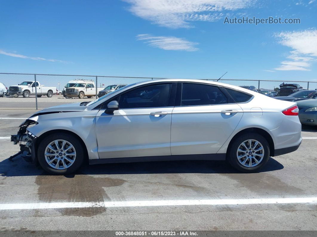 2016 Ford Fusion S Серебряный vin: 3FA6P0G79GR280753