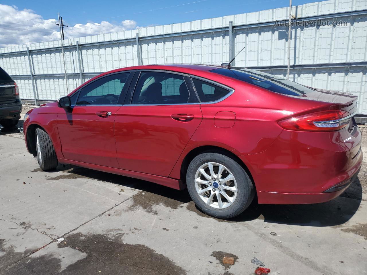 2018 Ford Fusion S Red vin: 3FA6P0G79JR186038