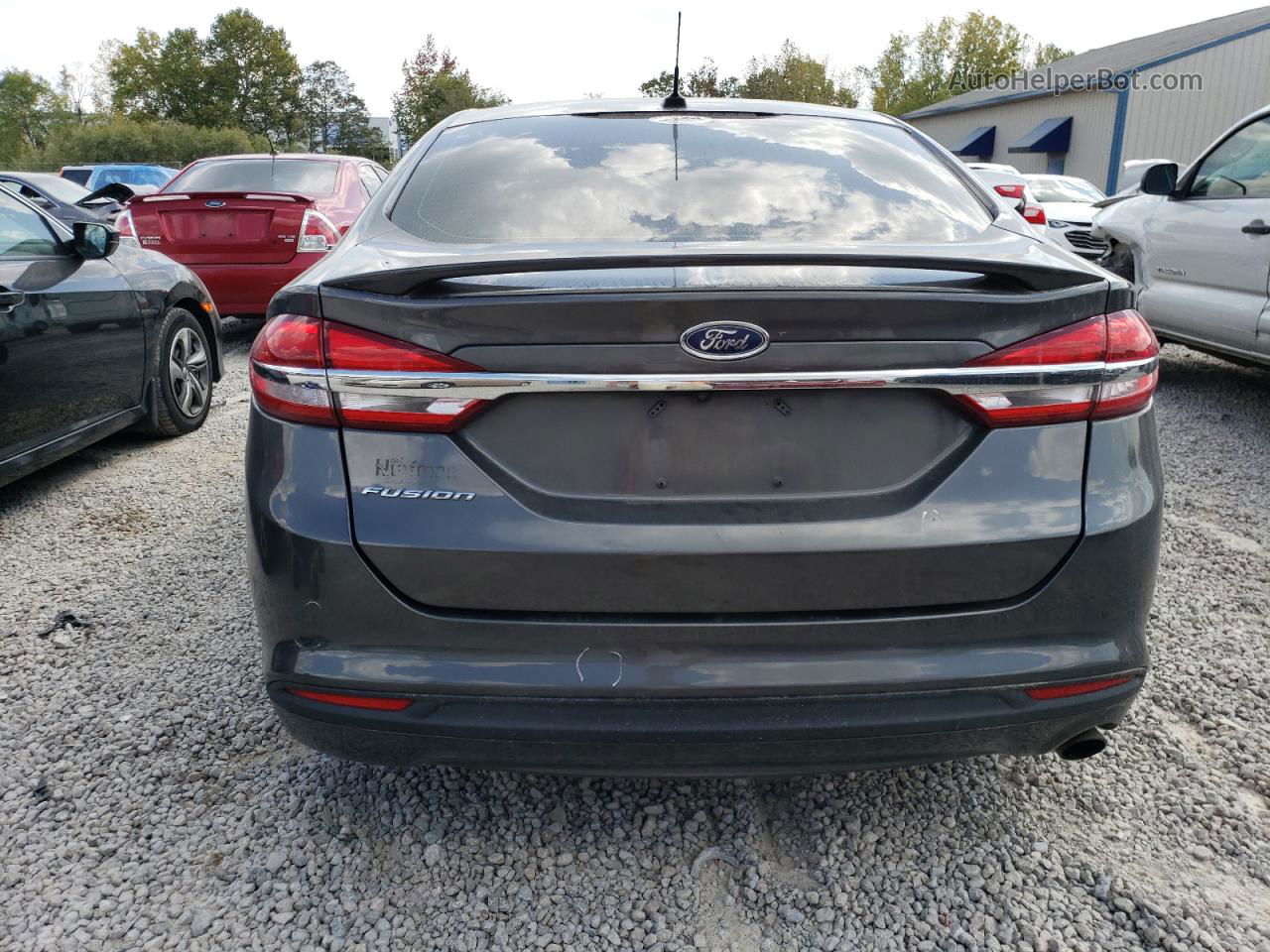 2018 Ford Fusion S Серый vin: 3FA6P0G79JR196150