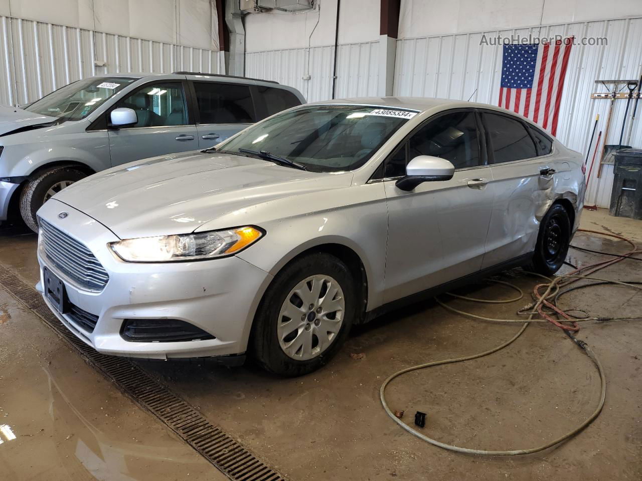 2013 Ford Fusion S Серебряный vin: 3FA6P0G7XDR139573