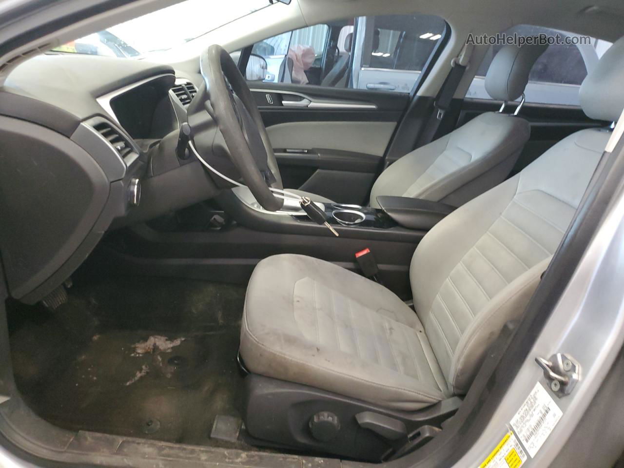 2013 Ford Fusion S Серебряный vin: 3FA6P0G7XDR139573