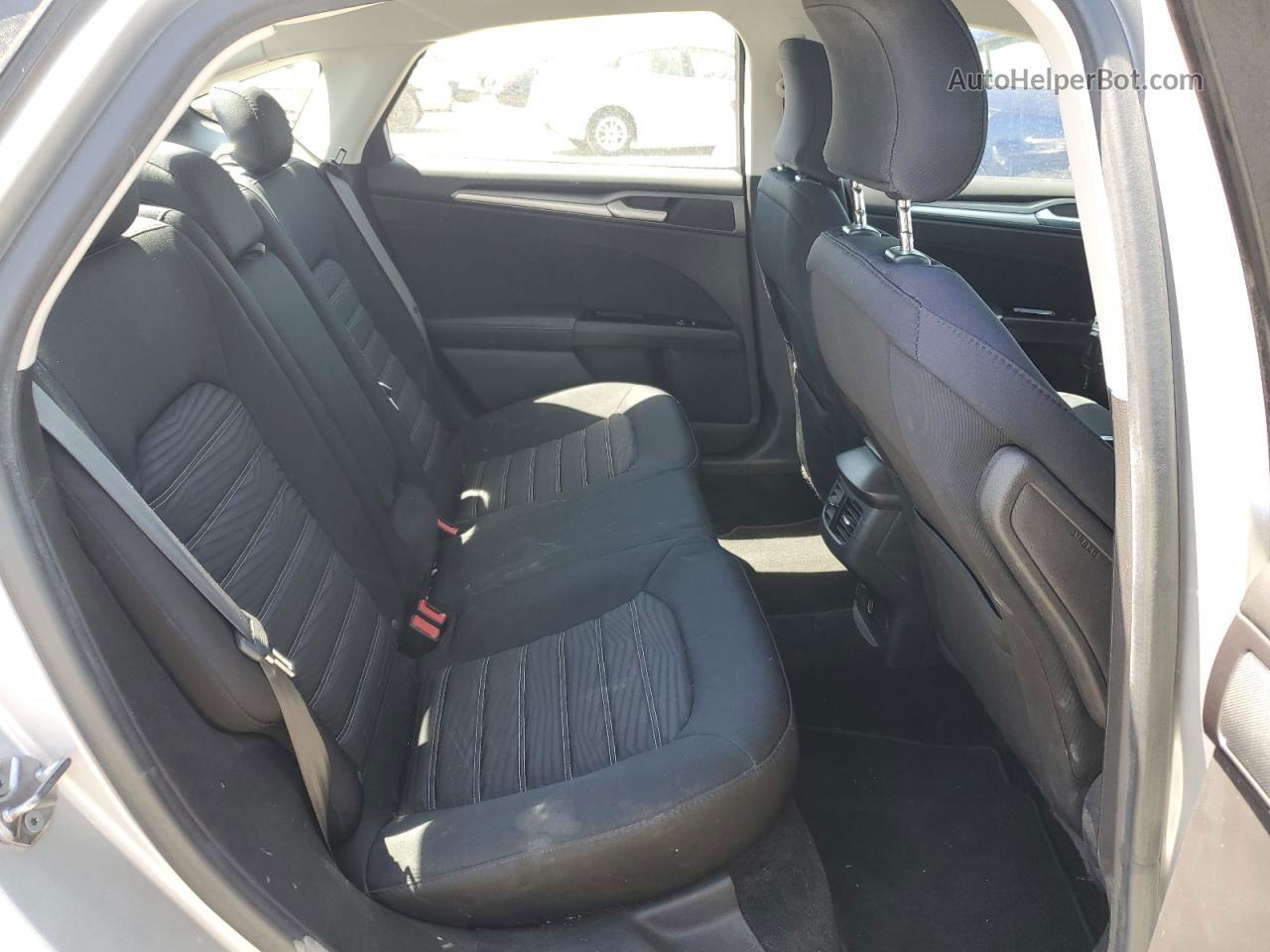 2016 Ford Fusion Se Серебряный vin: 3FA6P0H71GR216236