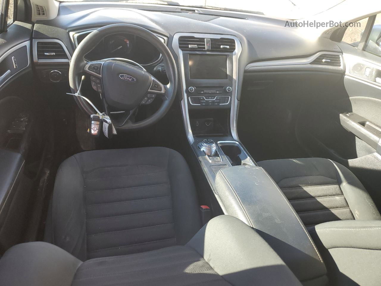 2017 Ford Fusion Se Серебряный vin: 3FA6P0H75HR397777