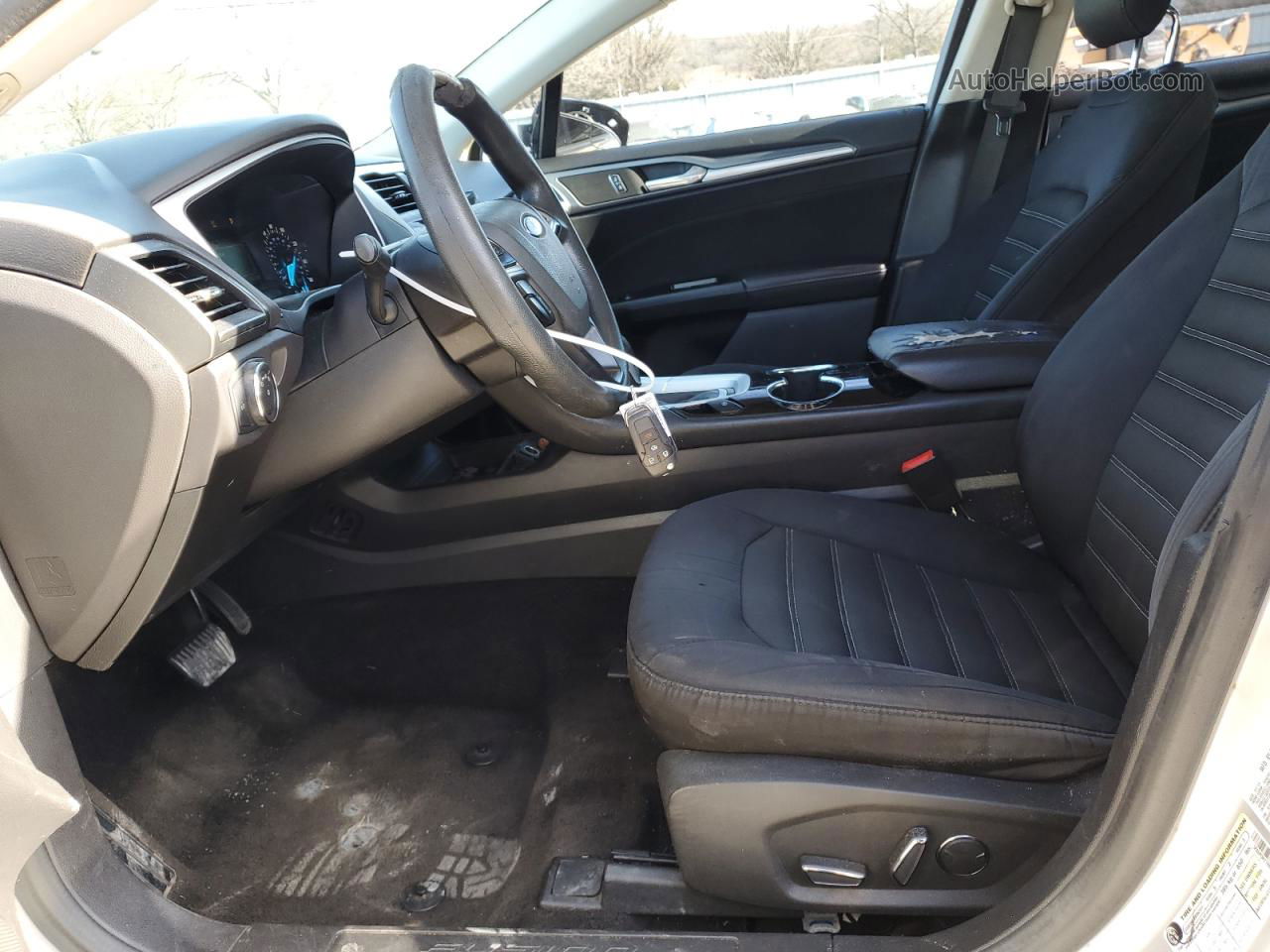 2014 Ford Fusion Se Серебряный vin: 3FA6P0H77ER294419