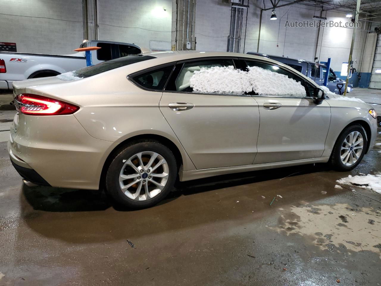 2019 Ford Fusion Se Золотой vin: 3FA6P0HD0KR210099