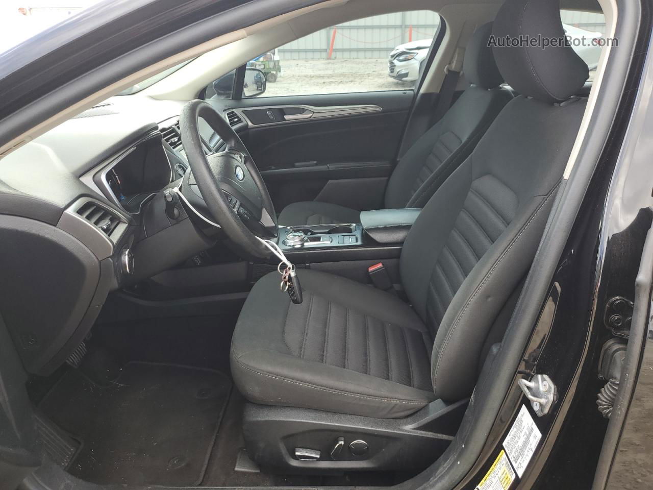 2019 Ford Fusion Se Black vin: 3FA6P0LU2KR105054