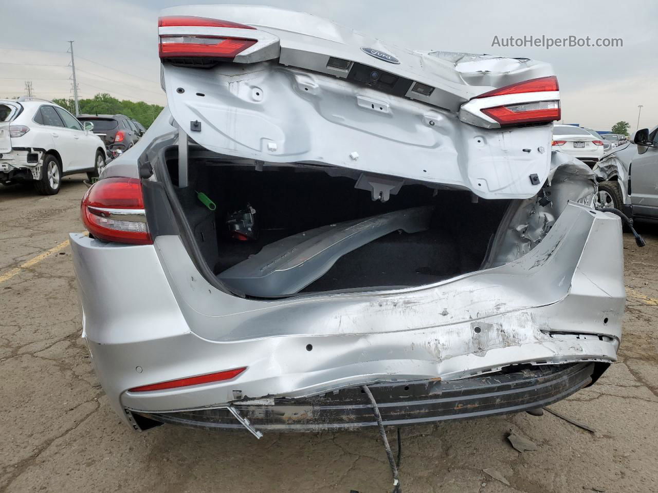 2019 Ford Fusion Se Серебряный vin: 3FA6P0LU3KR112921