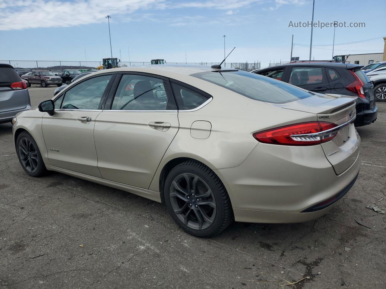 2018 Ford Fusion Se Hybrid Золотой vin: 3FA6P0LU5JR284107