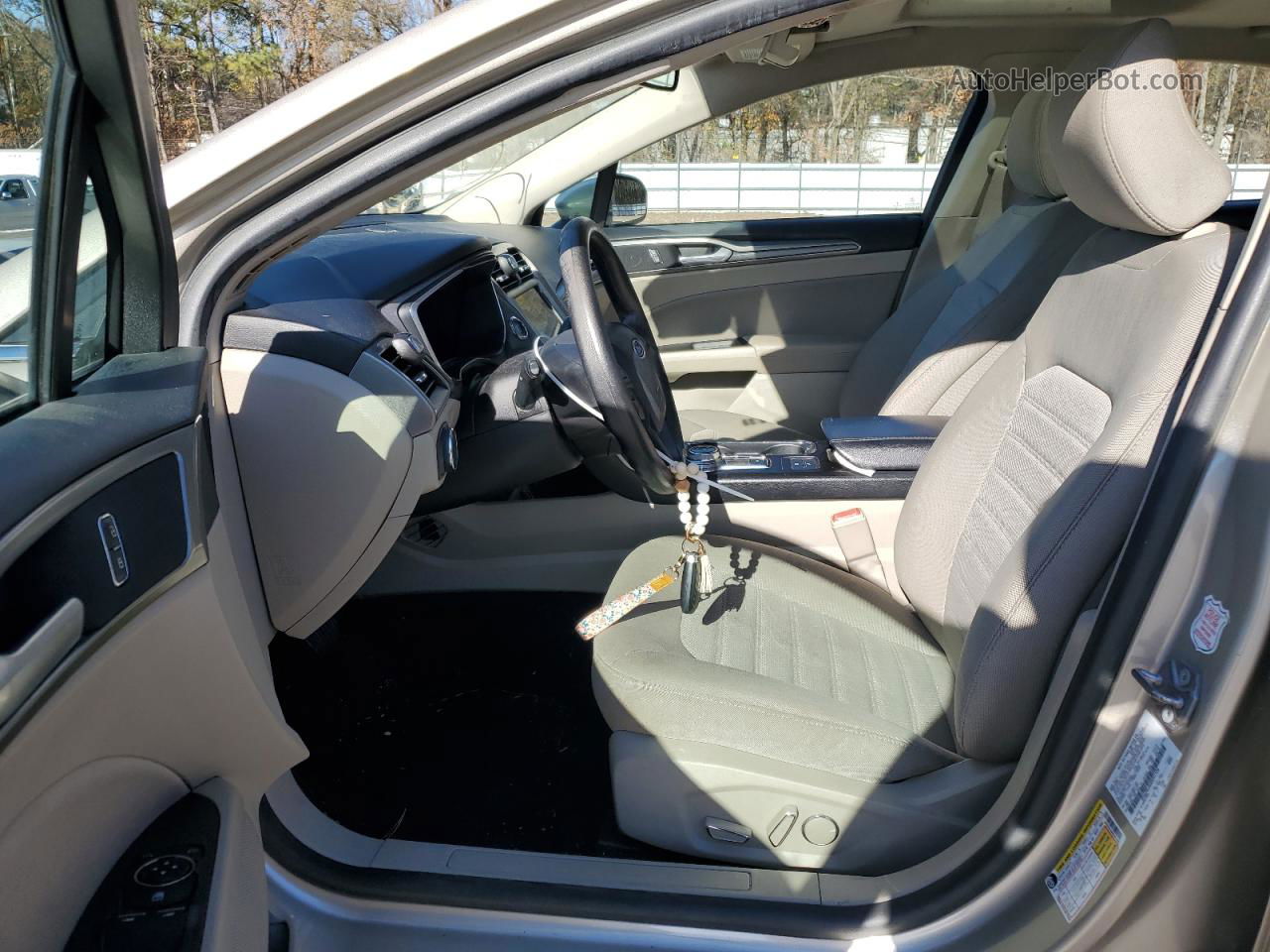 2019 Ford Fusion Se Gold vin: 3FA6P0LU6KR241526