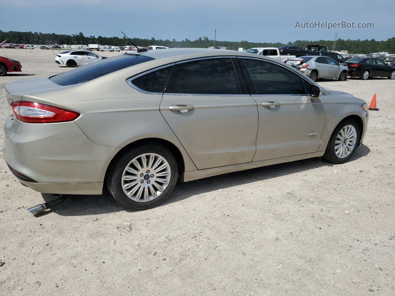 2015 Ford Fusion Se Phev Gold vin: 3FA6P0PU9FR265030