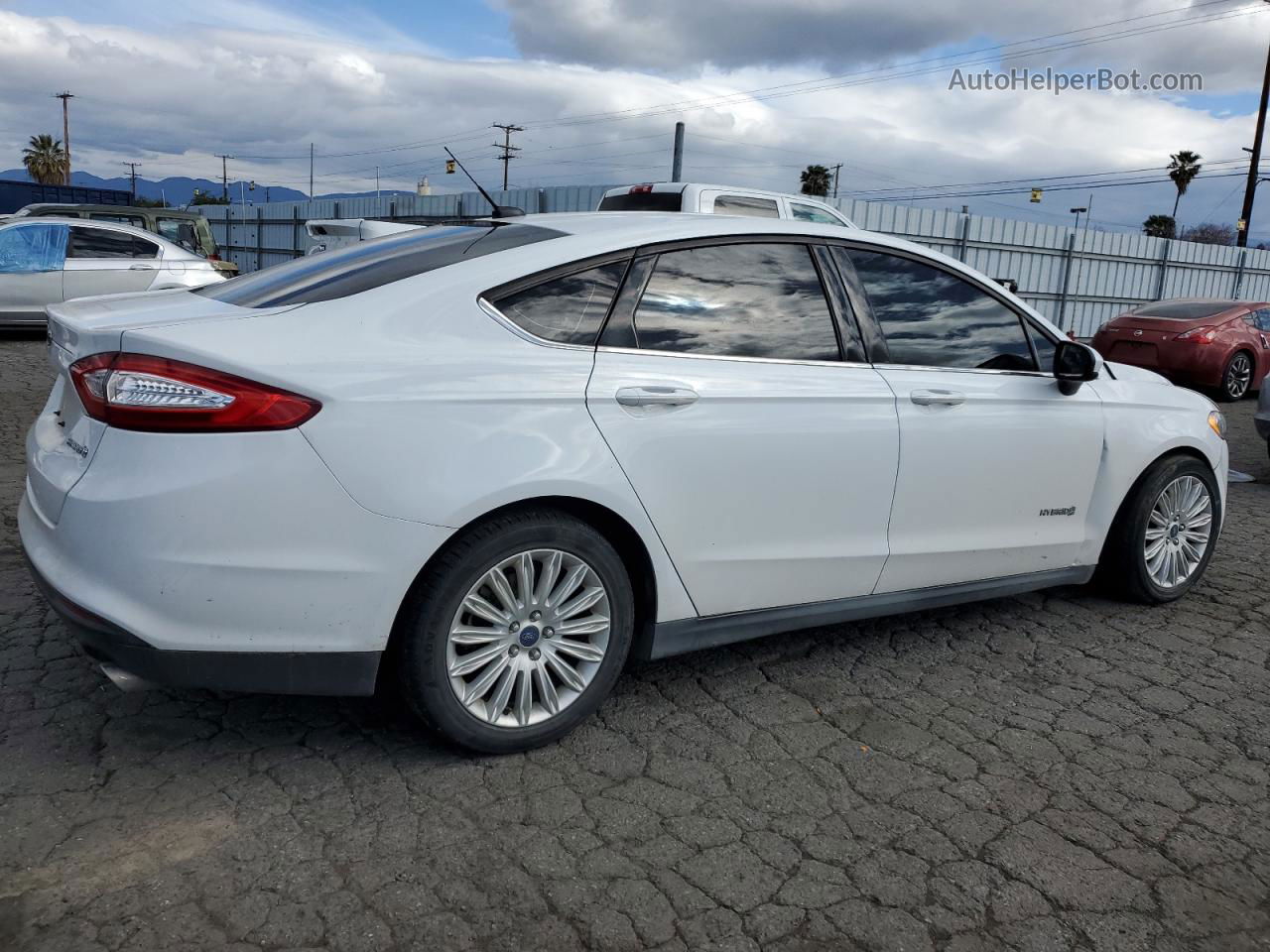 2016 Ford Fusion S Hybrid White vin: 3FA6P0UU5GR308204