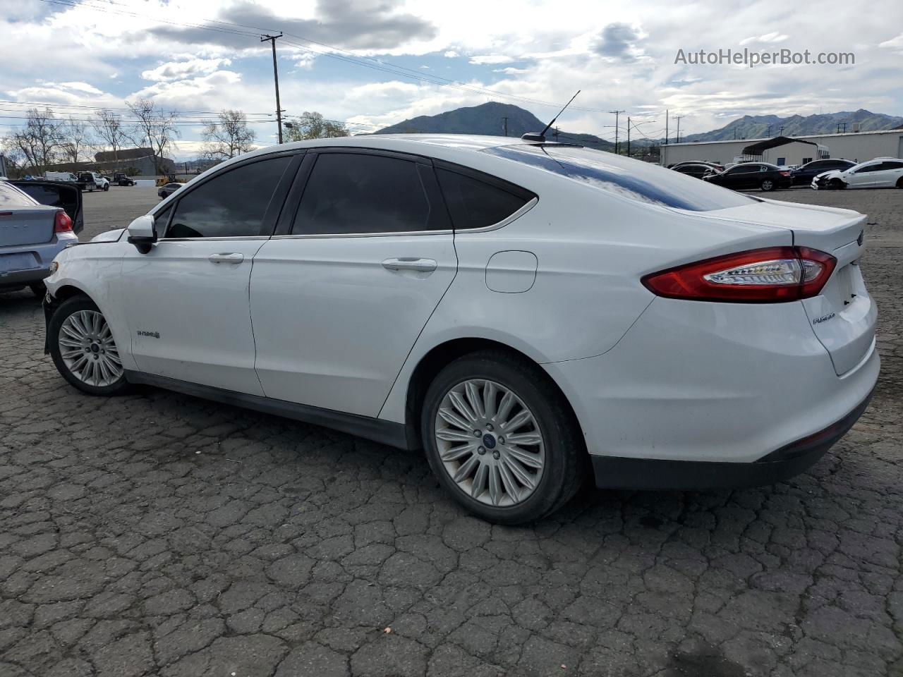 2016 Ford Fusion S Hybrid White vin: 3FA6P0UU5GR308204