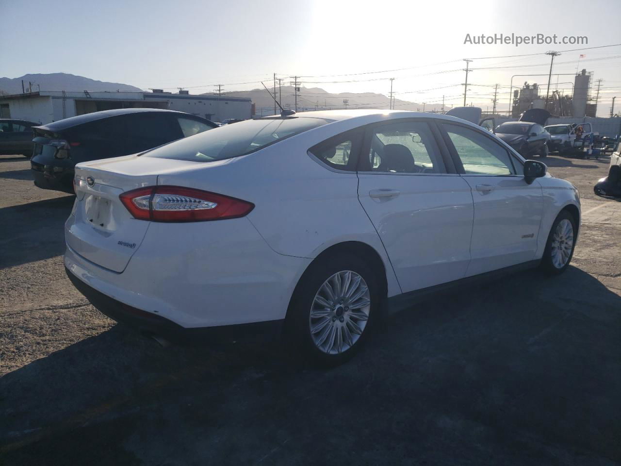 2014 Ford Fusion S Hybrid White vin: 3FA6P0UU8ER275910