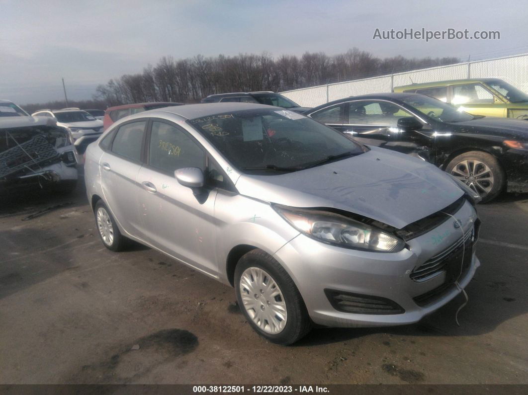 2017 Ford Fiesta S Серебряный vin: 3FADP4AJ2HM147348