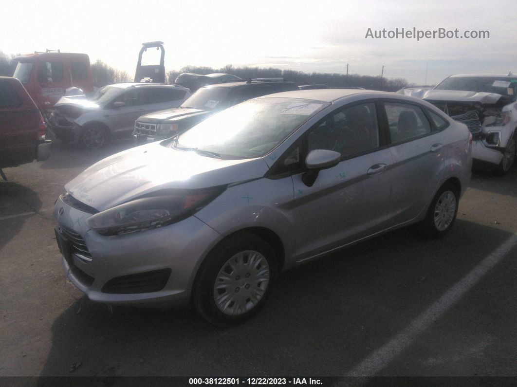 2017 Ford Fiesta S Серебряный vin: 3FADP4AJ2HM147348