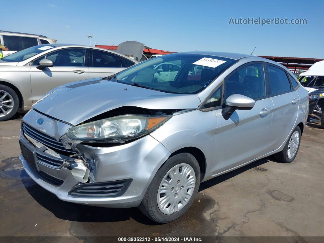 2015 Ford Fiesta S Серебряный vin: 3FADP4AJ3FM161983