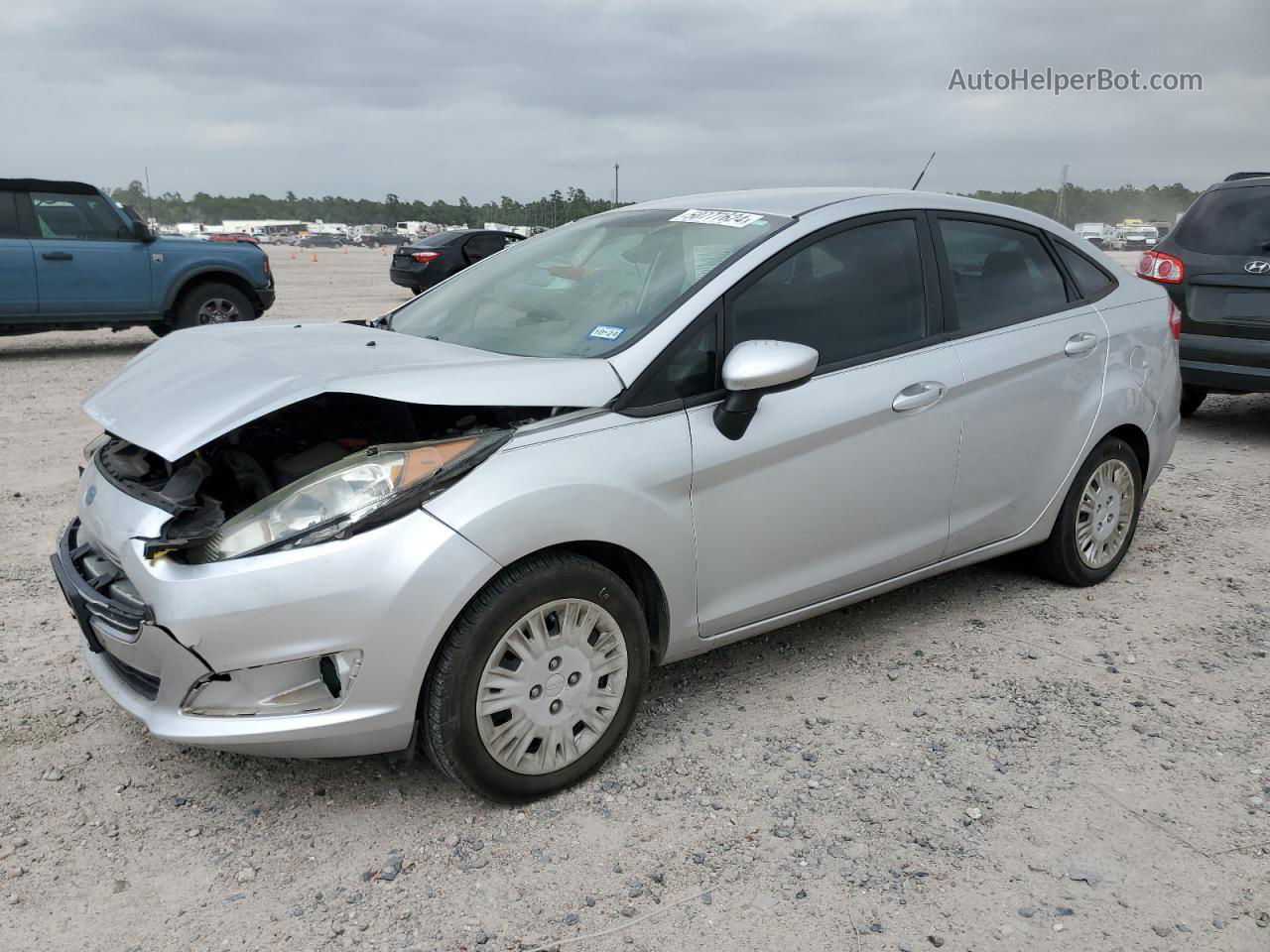 2015 Ford Fiesta S Серебряный vin: 3FADP4AJ7FM161422