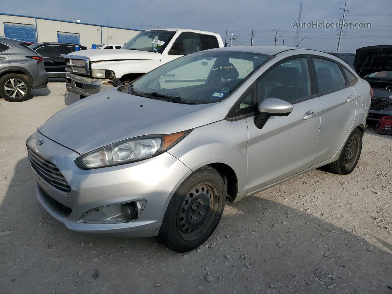 2015 Ford Fiesta S Серебряный vin: 3FADP4AJ8FM203287