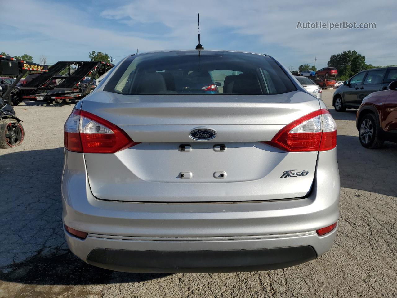 2017 Ford Fiesta S Silver vin: 3FADP4AJ8HM104634