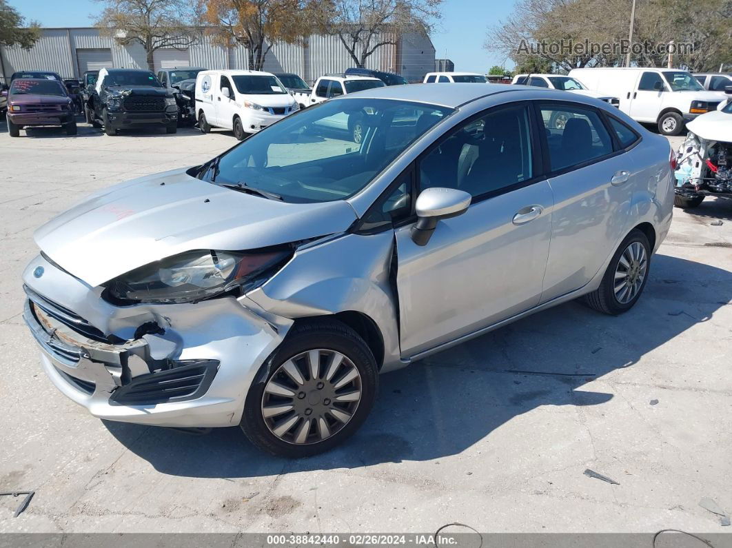 2017 Ford Fiesta S Серебряный vin: 3FADP4AJ9HM109373