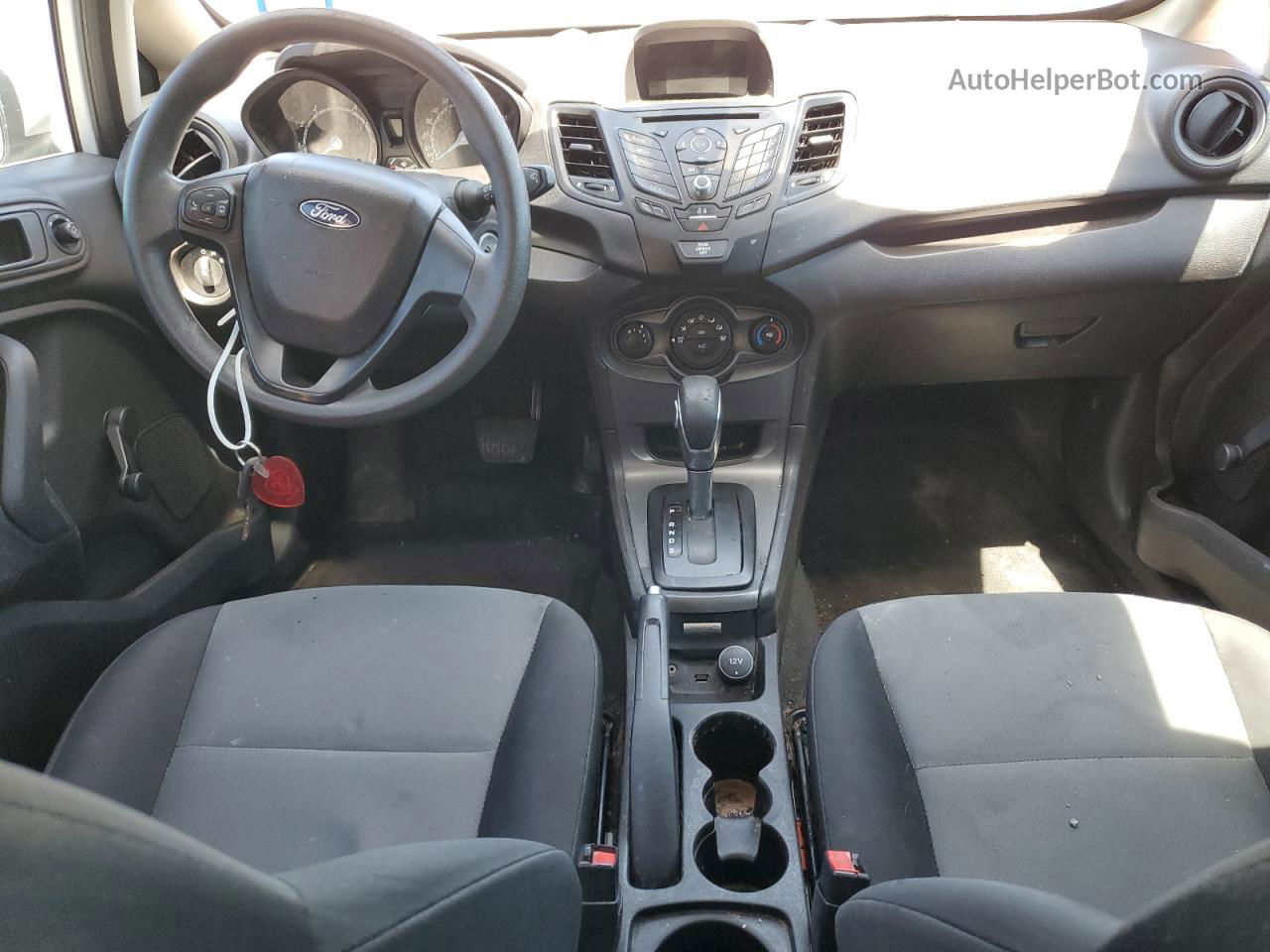 2017 Ford Fiesta S Белый vin: 3FADP4AJXHM157660