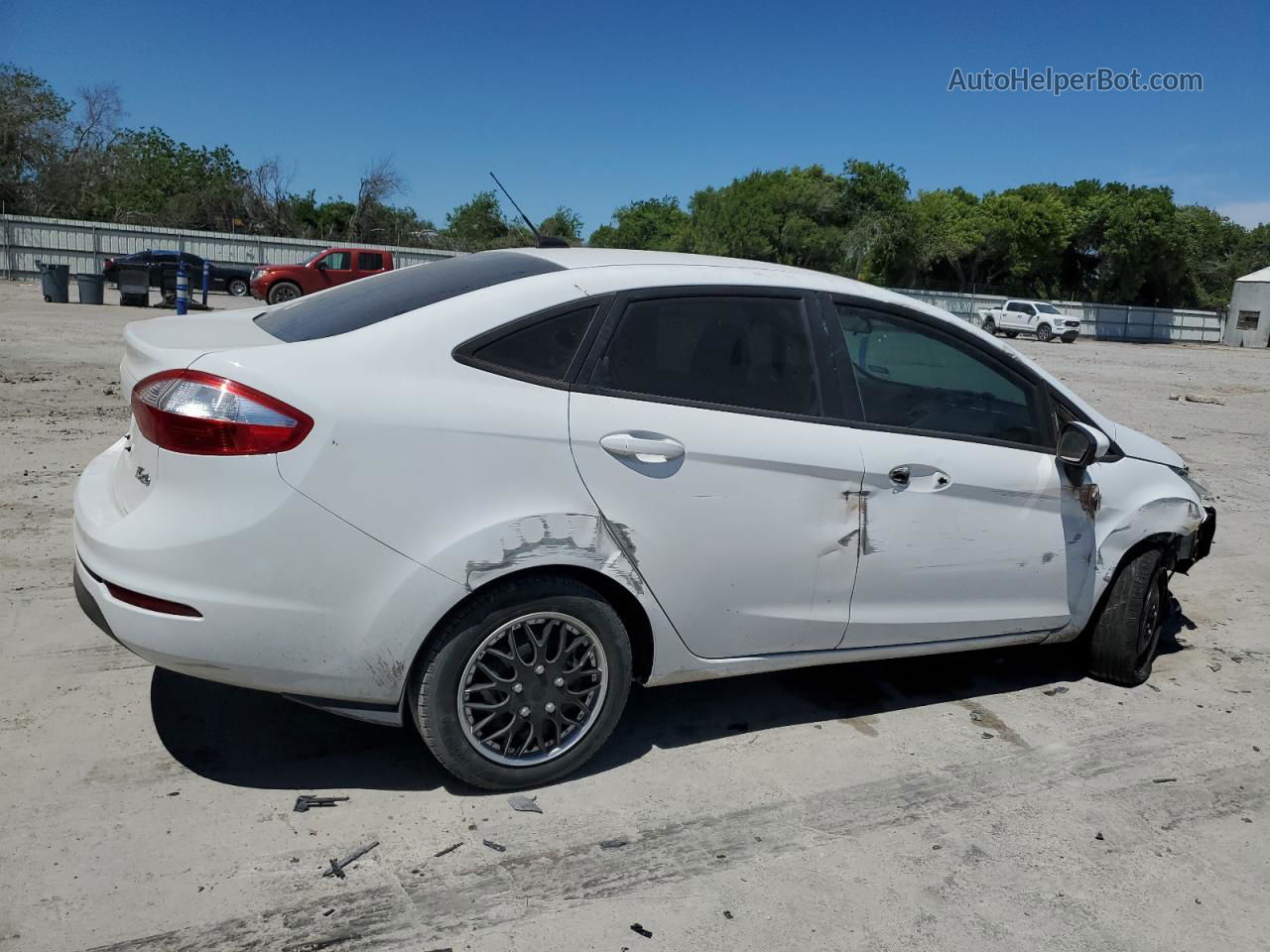 2017 Ford Fiesta S Белый vin: 3FADP4AJXHM157660