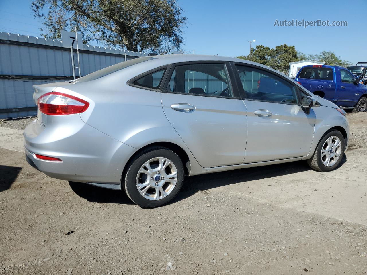 2015 Ford Fiesta Se Серебряный vin: 3FADP4BJ0FM221295