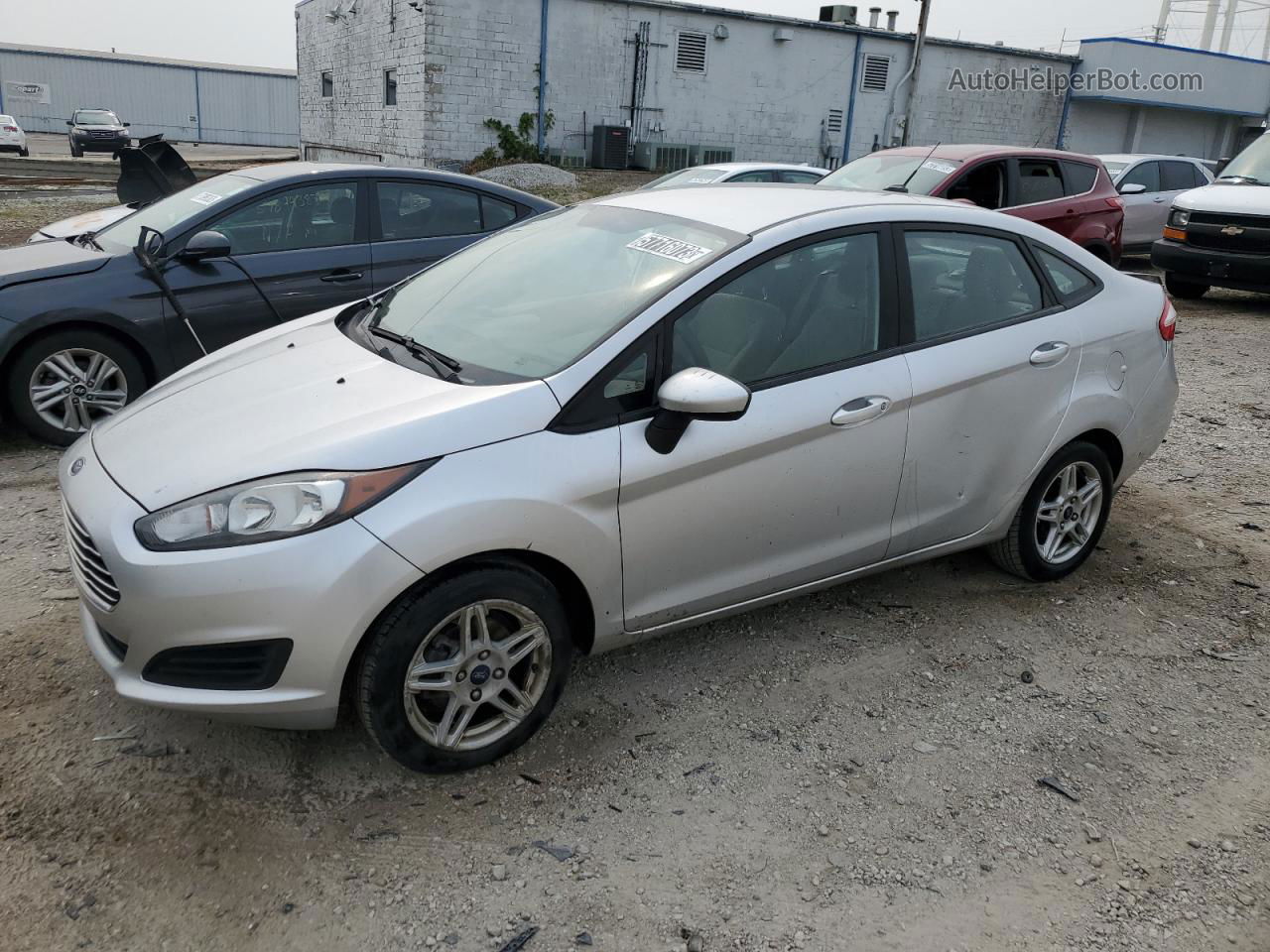 2017 Ford Fiesta Se Серебряный vin: 3FADP4BJ0HM136038