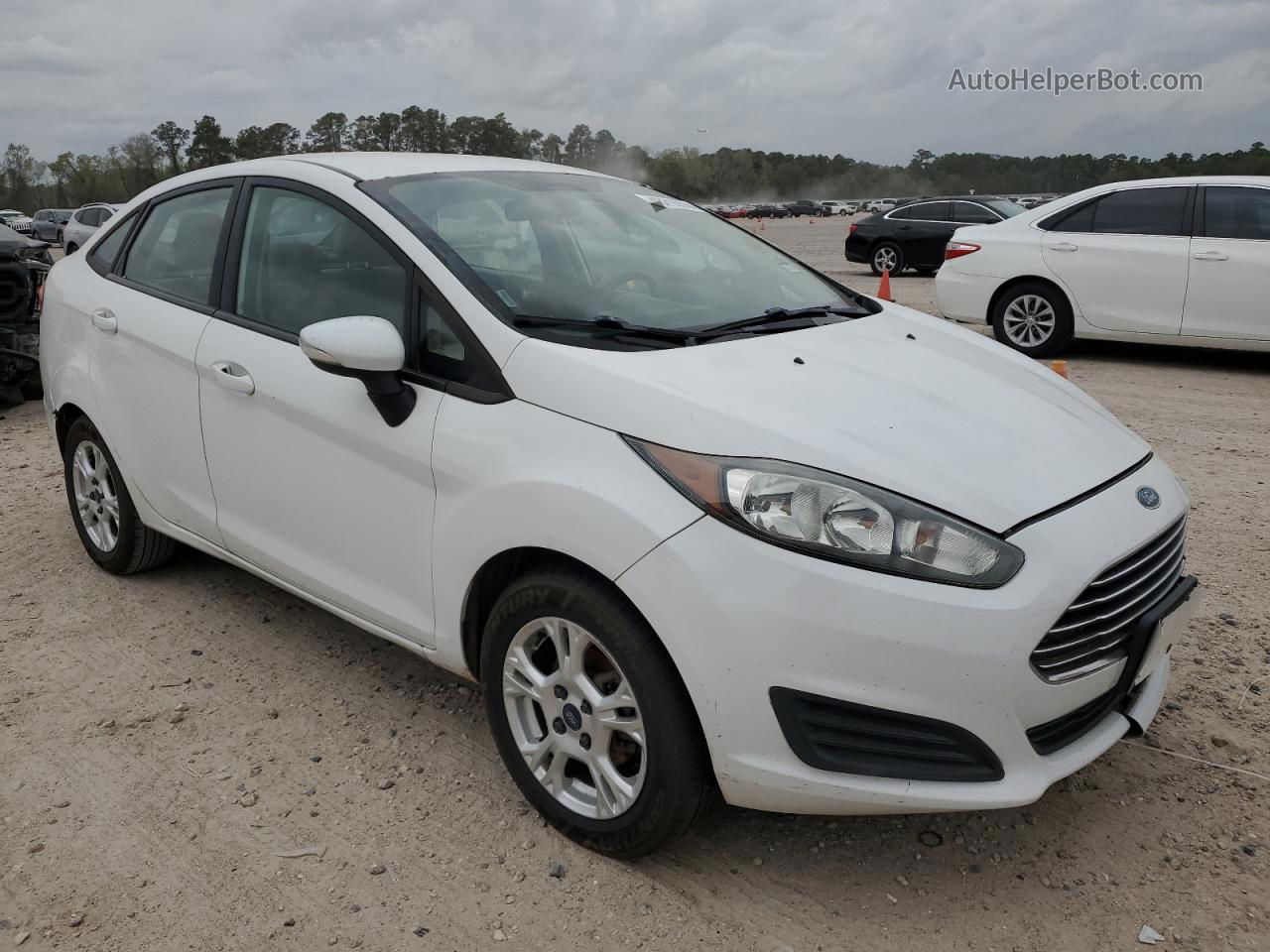 2015 Ford Fiesta Se White vin: 3FADP4BJ1FM121478