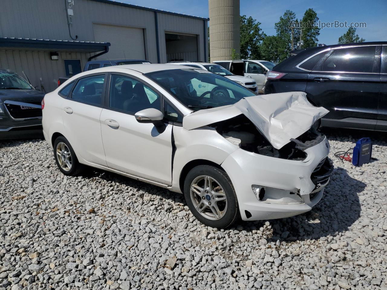 2019 Ford Fiesta Se White vin: 3FADP4BJ1KM119725