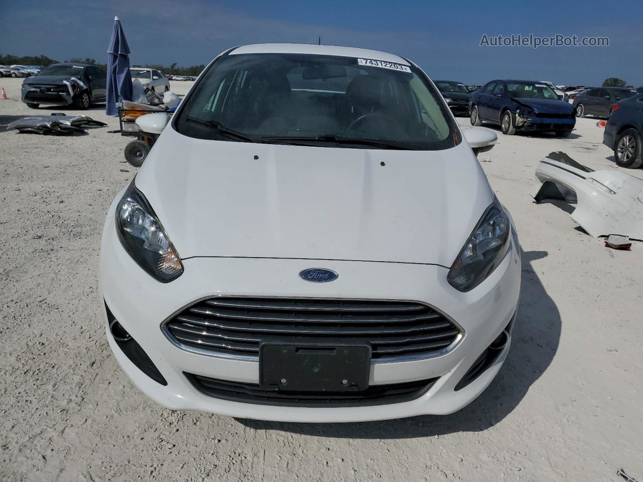 2015 Ford Fiesta Se Белый vin: 3FADP4BJ2FM146812