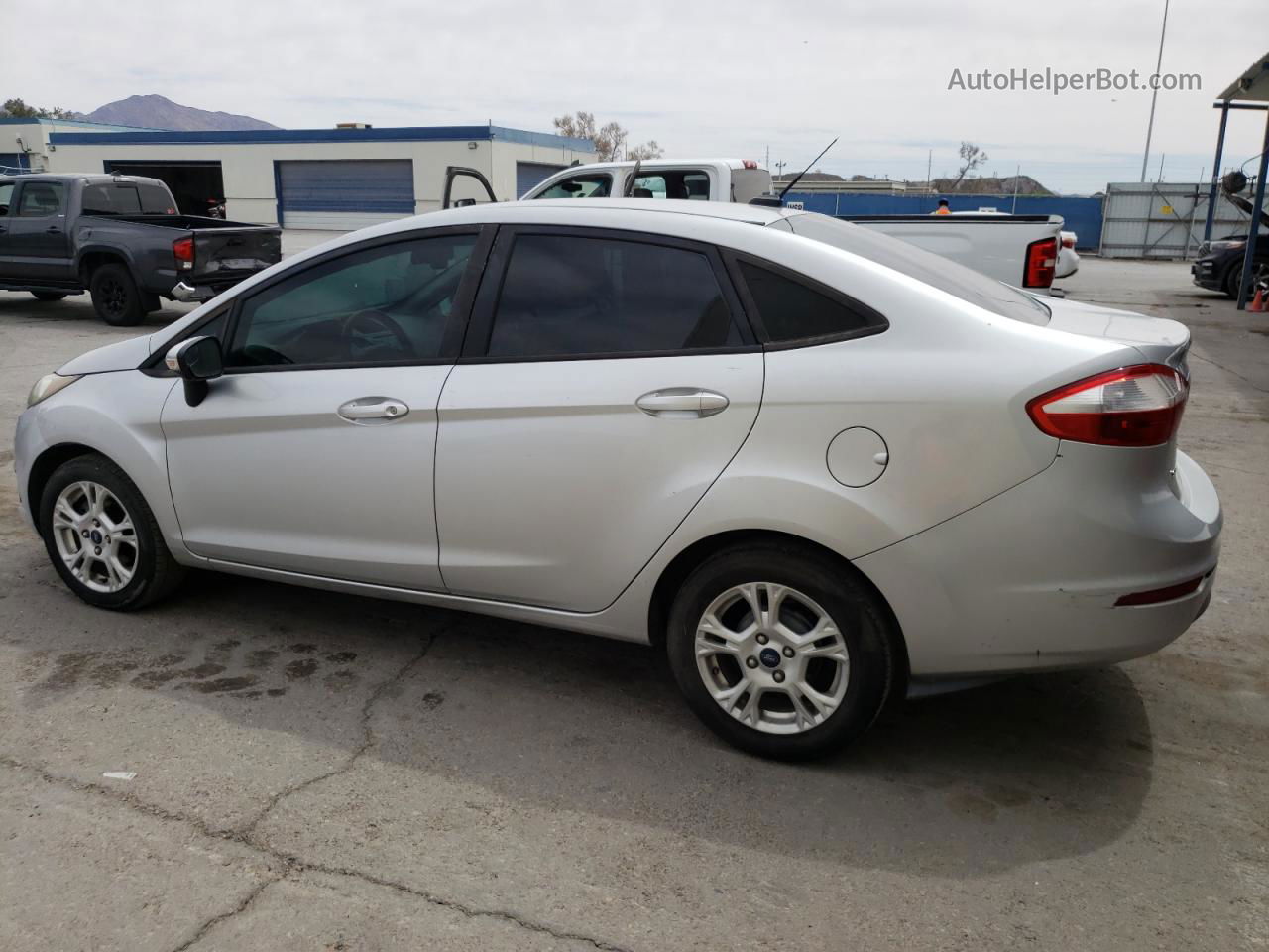 2016 Ford Fiesta Se Серебряный vin: 3FADP4BJ3GM157917